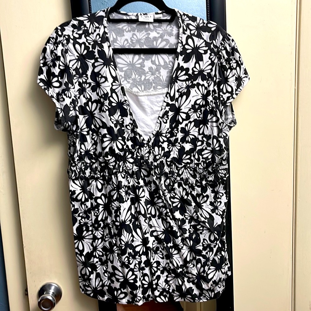 Cato Plus Size Top. Short Sleeve White and black Butterfly Design 🦋